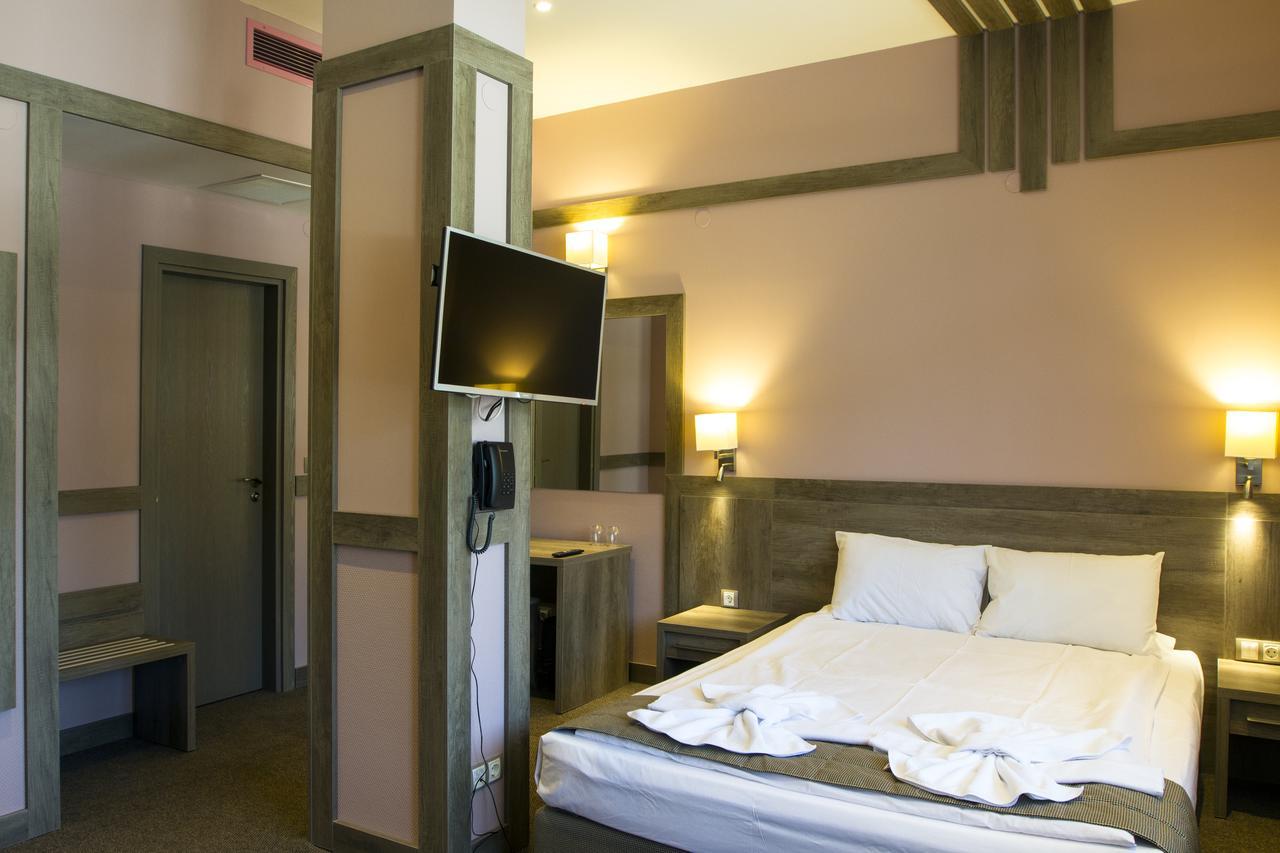 Hotel Etropolia Etropole ภายนอก รูปภาพ